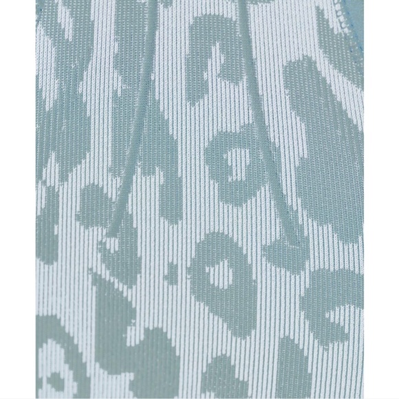 NWT Sweaty Betty‎ [ Medium ] Leopard Jacquard Stamina Sports Bra Vapour Blue - Picture 3 of 11